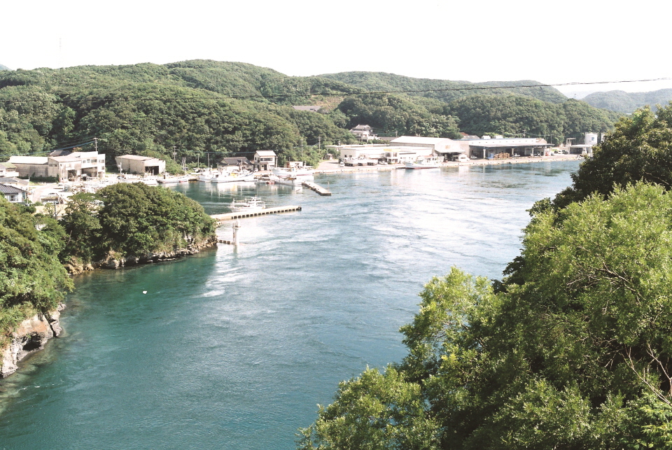 Tsushima, Transformed into an island of exchange