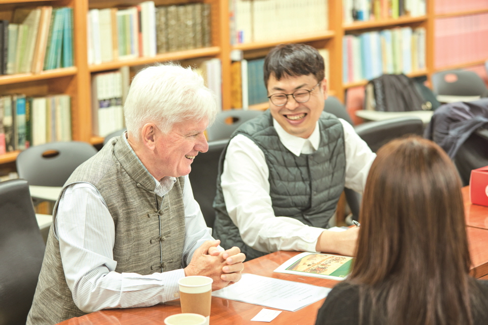 “The blue-eyed Chinese scholar,  East Asian studies through his eyes”