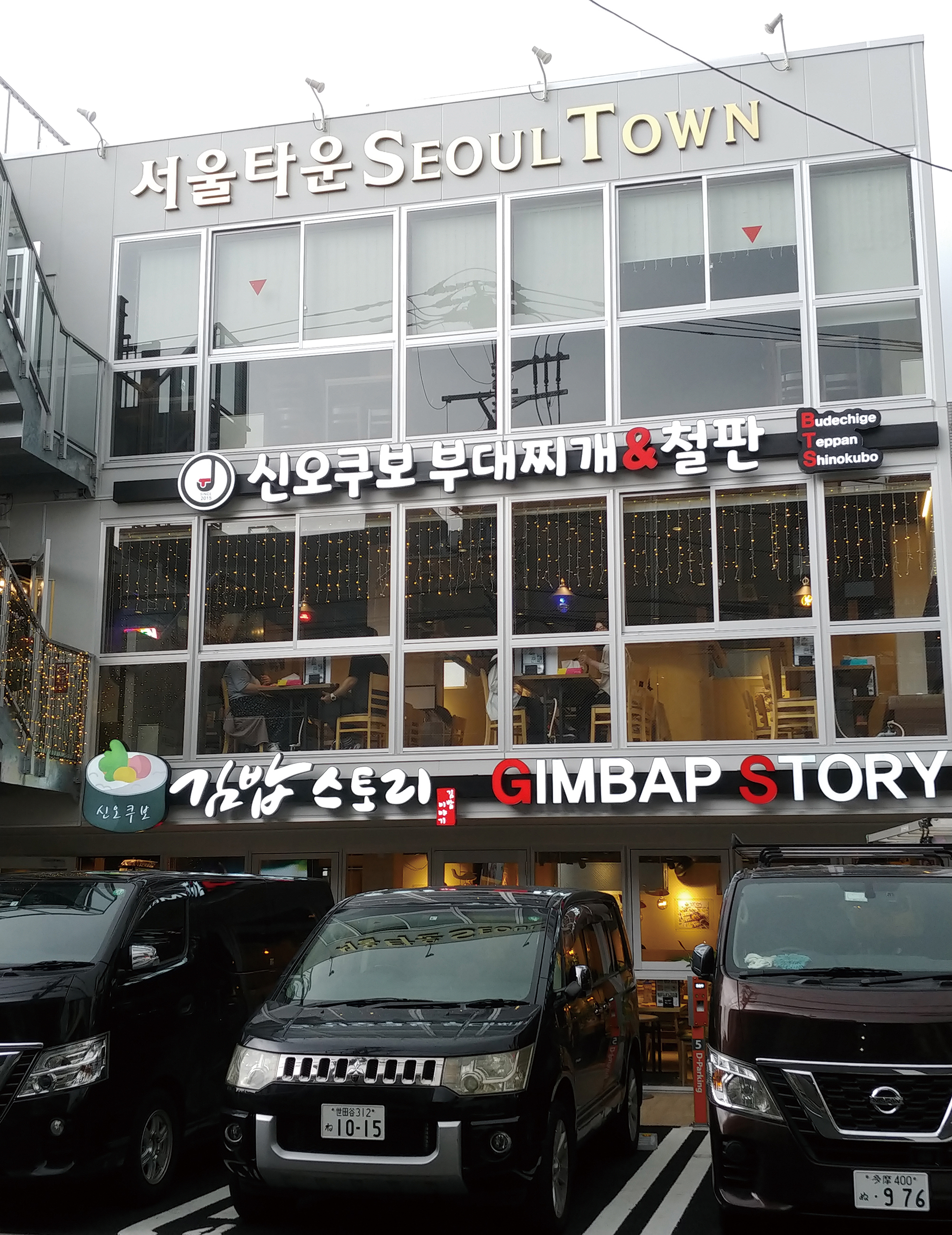 (left) Ramen displayed at Japanese convenience stores (right) Korea Town in Shin-Okubo