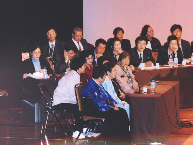 Victims of North and South Korea Testifying in ‘The Women's International War Crimes Tribunal on Japan's Military Sexual Slavery’ To put Japan responsible for colonialism and colonial rule would be a fundamental solution to the issue of the Japanese military sexual slavery, an organized and systematic crime. (Collection: War and Women's Human Rights Museum)