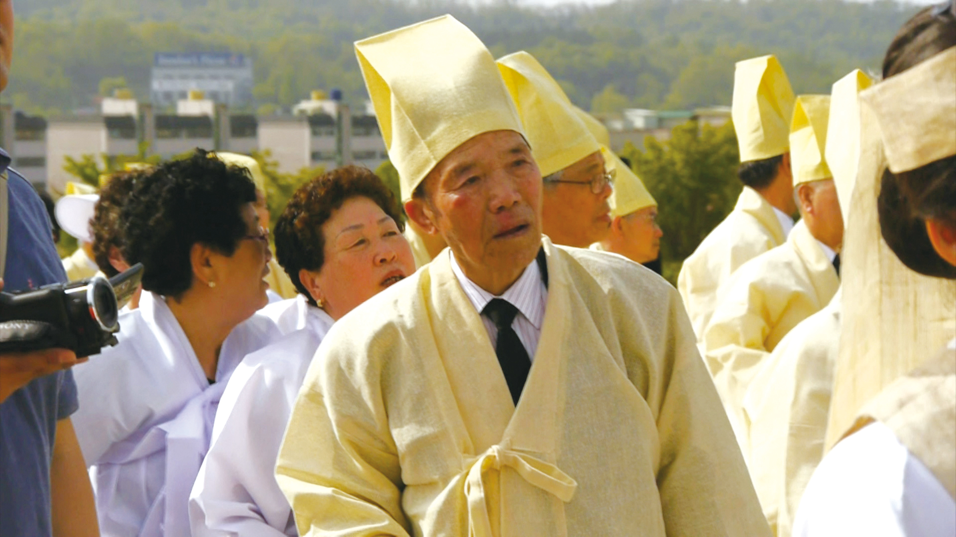 - A man who misses his father who was taken away by Japanese imperialism  - At the Joint Memorial ceremony at the National Cemetery for Overseas Koreans (2011. 5. 8)