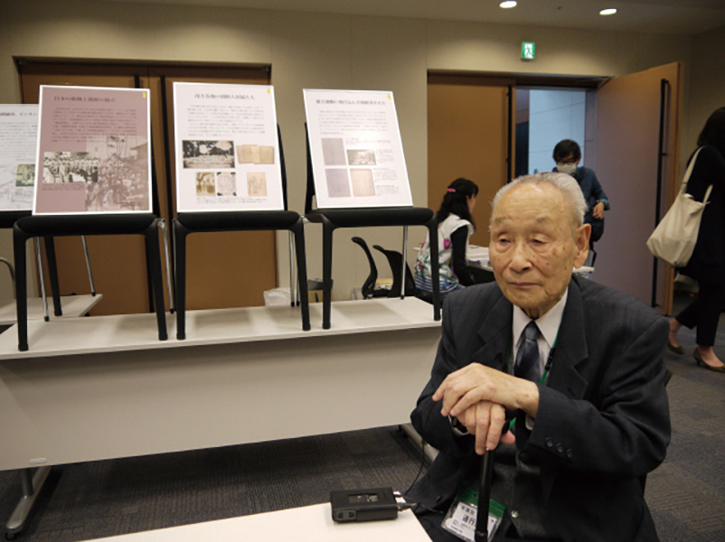 Lee Hak-rae, chairman of the Dongjinhoe Picture-taking in April 2015 (Provided by the author)